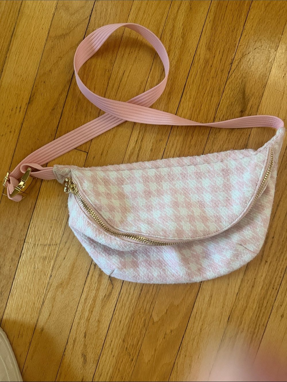 Stoney Clover Lane Pink Houndstooth Jumbo Fanny Pack - Picture 2 of 3